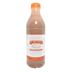 Fles chocolade melk van 1 liter, op een lichte achtergrond