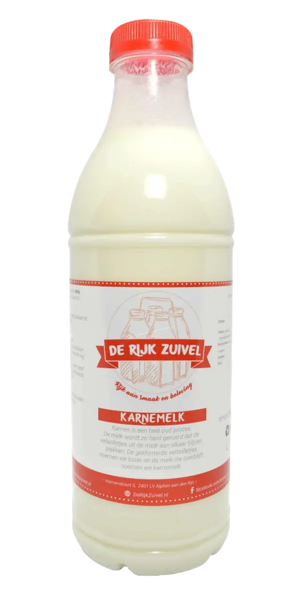 Fles karnemelk naturel, licht en fris, perfect als dorstlesser of voor gebruik in recepten.