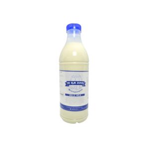 Fles gepasteuriseerde melk van 1 liter, vers en vol van smaak.